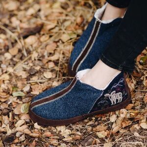 Acorn Women's Blue and Brown Slippers